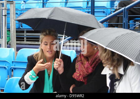 London, England. 12. Juni, 13. Regen Sie verzögert auf Tag 3 der The Aegon Championships von der The Queen Club in West Kensington. Stockfoto
