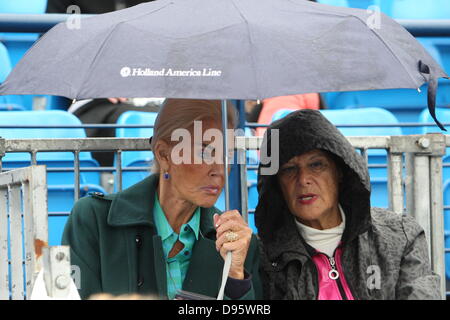 London, England. 12. Juni, 13. Regen Sie verzögert auf Tag 3 der The Aegon Championships von der The Queen Club in West Kensington. Stockfoto