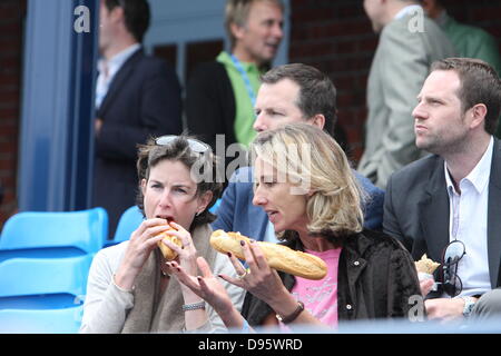 London, England. 12. Juni, 13. Regen Sie verzögert auf Tag 3 der The Aegon Championships von der The Queen Club in West Kensington. Stockfoto