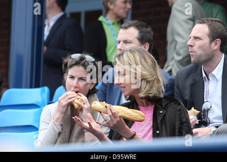 London, England. 12. Juni, 13. Regen Sie verzögert auf Tag 3 der The Aegon Championships von der The Queen Club in West Kensington. Stockfoto