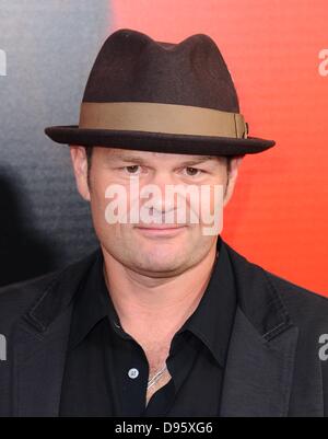 Los Angeles, CA. 11. Juni 2013. Chris Bauer im Ankunftsbereich für TRUE BLOOD Saison-Premiere, Cinerama Dome at The Arclight Hollywood, Los Angeles, CA 11. Juni 2013. Bildnachweis: Dee Cercone/Everett Collection/Alamy Live-Nachrichten Stockfoto