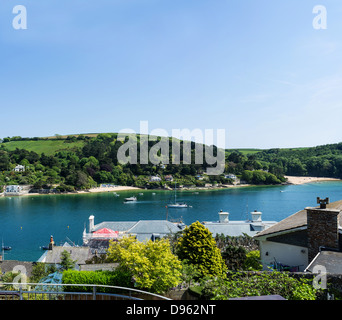 3. Juni 2013. Blick vom Salcombe Ost Portlemouth und sonnigen Bucht über der Mündung. Stockfoto