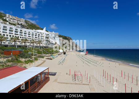 Beach an der Atlantikküste in Sesimbra, Portugal. Stockfoto