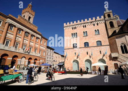 Italien, Umbrien, Foligno, Piazza della Repubblica Stockfoto