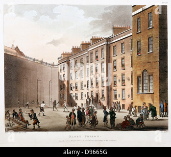 Inneren Hof, Flotte Gefängnis, London. Häftlinge Fives spielen und Kegeln, und Geselligkeit. Gefängnis für Schulden und der Missachtung des Gerichts. Von "Mikrokosmos von London", Ackermann, London, 1808-11, illustriert von Pugin und Rowlandson. Aquatinta Stockfoto