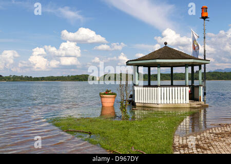 Chiemsee Flut, Juni 2013, Pavion Hütte im Wasser, Prien Stock Halbinsel, Chiemgau, Oberbayern Deutschland Europa Stockfoto