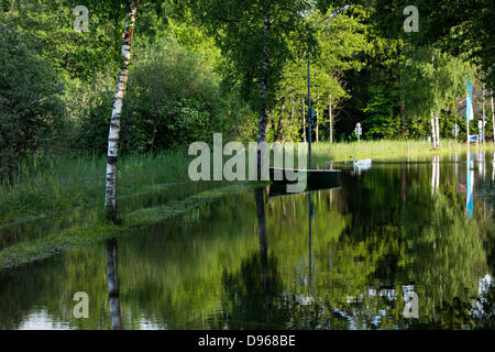 Chiemsee-Flut in der Nähe von Juni 2013, überflutete Straße Harras Prien, Chiemsee Chiemgau, obere Bayern Deutschland Europa Stockfoto