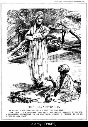 Mohondas Karamchand Gandhi (1869-1948), bekannt als Mahatma (große Seele). Indische nationalistischen Führer. Gandhi Fasten im Protest gegen den Vorschlag der britischen Regierung Indiens Unberührbare zu trennen, wobei Sie verschiedene Wählerschaft. Cartoon von 'Lochen', London, 28. September 1932 Stockfoto