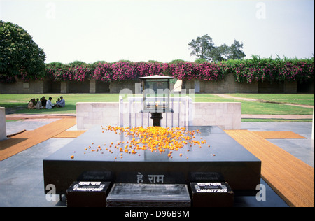 GANDHI, Mohondas Karamchand (1869-1948), bekannt als Mahatma (große Seele). Indische nationalistischen Führer. Gandhi Memorial, Delhi, mit ewiger Flamme. Stockfoto