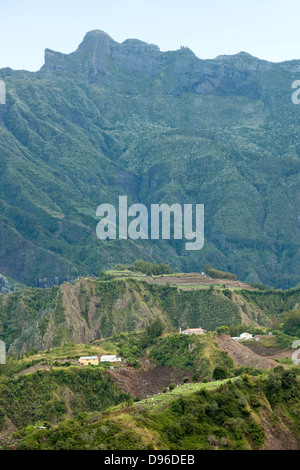 Dawn Blick auf die Caldera Cirque de Cliaos auf der französischen Insel La Réunion im Indischen Ozean. Stockfoto