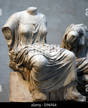 Statue eines sitzenden Frau über steigen. Griechische. Möglicherweise Hestia, Göttin des Herdes. Aus dem Osten Giebel des Parthenon in Athen. Stockfoto