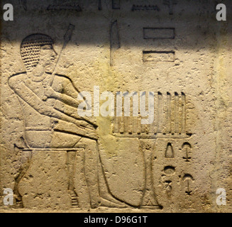 Ägyptischen Wandreliefs. Darstellung von Zahlen, die ein Spiel Senet. 26. Dynastie (ca. 600 v. Chr.) ägyptisch. Stockfoto
