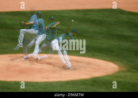 12. Juni 2013 - Kansas City, MO, Vereinigte Staaten von Amerika - 12. Juni 2013: James Shields #33 von den Kansas City Royals Stellplätze im siebten Inning während des MLB-Spiels zwischen den Detroit Tigers und die Kansas City Royals im Kauffman Stadium in Kansas City MO Stockfoto