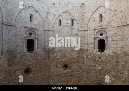 Innenhof Castel del Monte, Andria, Apulien, Italien Stockfoto