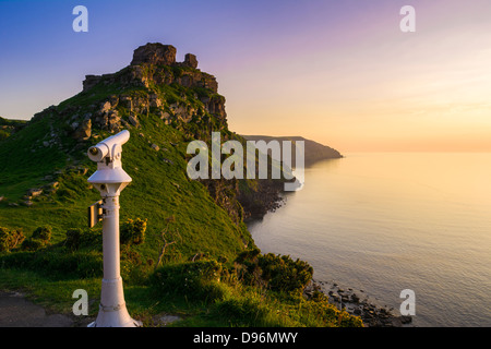 Tal der Felsen und Wringcliff Bay bei Sonnenuntergang im Exmoor National Park in der Nähe von Lynton, Devon, England. Stockfoto