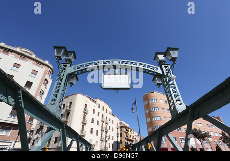 Brücke über den Fluss Guadalmedina in Malaga, Spanien Stockfoto