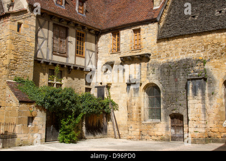 Charmante mittelalterliche Sandsteinhaus in Sarlat, Dordogne Region Frankreichs Stockfoto