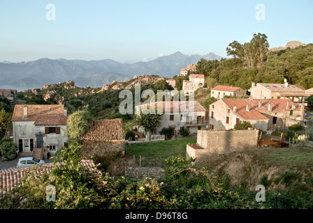 Das Dorf Piana, gelegen an der Westküste von Korsika, Frankreich. Stockfoto