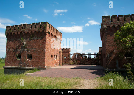 Alte Eisenbahnbrücke, Domitz, Niedersachsen, Deutschland, Mecklenburg-Vorpommern, Alte Eisenbahnbruecke, Elbbruecke Doemitz, Niede Stockfoto