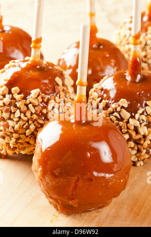 Hausgemachte Taffy Apple gegen einen Hintergrund Stockfoto