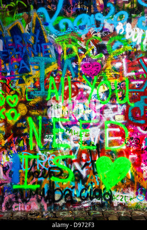 Graffiti an der John-Lennon-Mauer in Prag, Praha, Tschechische Republik, Česká Republika, Europa Stockfoto