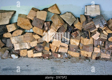 Bereit für den Einsatz in den Holzofen gehackte Baumbestand Stockfoto