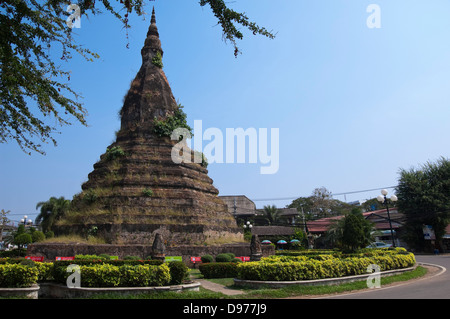 Horizontale Ansicht, dass Dam oder der schwarze Stupa in Vientiane an einem sonnigen Tag. Stockfoto