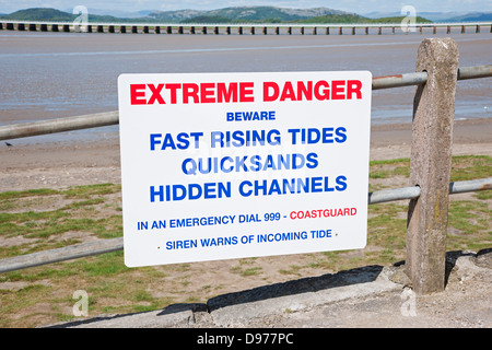 Nahaufnahme des Warnzeichens Extreme Danger Tide quicksandstrand Arnside Cumbria England Vereinigtes Königreich GB Großbritannien Stockfoto