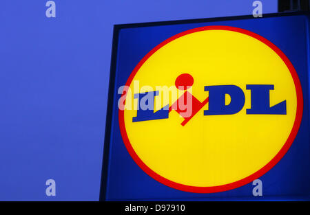 (Datei) - ein Datei-Bild vom 11. November 2009 zeigt das Logo eines Supermarktes Lidle in Rostock, Deutschland. Deutsche Discounter Lidl hält ihre Supermarktkette in den USA und Currenty erweitern überprüft, Wirtschaftlichkeit und Machbarkeit, Accoriding zu Lidl in Neckarsulm am 13. Juni 2013. Foto: Bernd Wuestneck Stockfoto