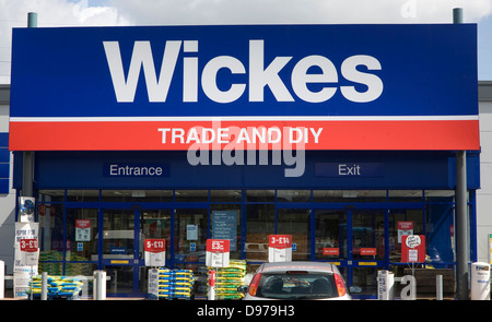 Wickes Handels- und DIY speichern Eingang, Ipswich, Suffolk, England Stockfoto