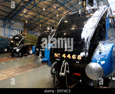 LNER Klasse A4 4468 Mallard im nationalen Eisenbahnmuseum in York Stockfoto