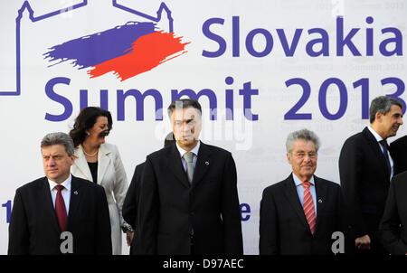 Bratislava, Donnerstag. 13. Juni 2013. Von links nach rechts: der mazedonische Präsident Gjorge Ivanov, Präsident des Kosovo Atifete Jahjaga, Präsident von Montenegro Filip Vujanovic, Bundespräsident Heinz Fischer und bulgarische Präsident Rosen Plevneliev, kollektiven fotografieren während des Treffens der Präsidenten von Mittel- und Süd-Ost-Europa in Bratislava, Donnerstag, 13. Juni 2013 gelten. Bildnachweis: Jan Koller/CTK Foto/Alamy Live-Nachrichten Stockfoto