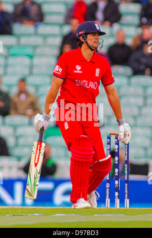 London, UK. 13. Juni 2013.  während die ICC Champions Trophy international Cricket-Match zwischen England und Sri Lanka auf The Oval Cricket Ground am 13. Juni 2013 in London, England. (Foto von Mitchell Gunn/ESPA/Alamy Live-Nachrichten Stockfoto