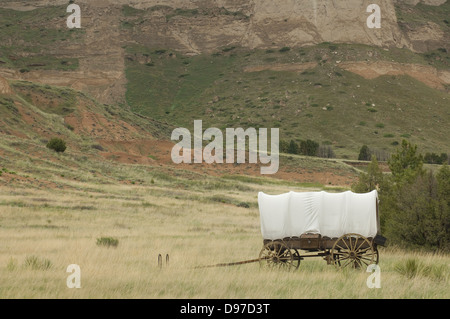 Planwagen Replikat auf dem Oregon Trail, Scotts Bluff National Monument, Nebraska. Digitale Fotografie Stockfoto