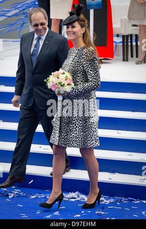 Southampton, Vereinigtes Königreich. 13. Juni 2013. Catherine, Herzogin von Cambridge, benennt das Kreuzfahrtschiff Royal Princess von Princess Cruises am Ocean Cruise Terminal in Southampton, Vereinigtes Königreich, 13. Juni 2013. Foto: Patrick van Katwijk / / Dpa/Alamy Live News Stockfoto