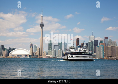 Skyline von Toronto Island Fähre im Hafen Stockfoto