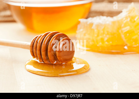 Golden Bio-Honig gegen einen Hintergrund Stockfoto