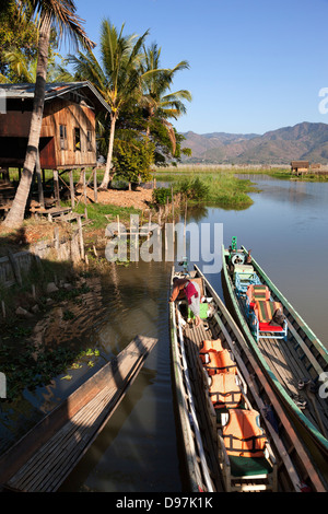 Blick auf Lake Inle von Nga Phe Kyaung Katze Kloster, Myanmar 2 springen Stockfoto