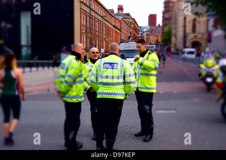 Polizei motor Radfahrer im Stadtzentrum von Leeds Stockfoto