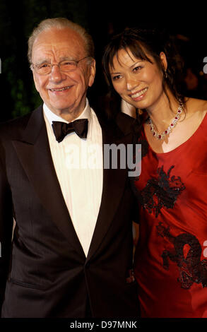 13. Juni 2013 - haben New York, New York, USA - globale Medien-Tycoon Rupert Murdoch und seine Frau Wendi Deng Murdoch, Scheidung in New York Supreme Court eingereicht. Im Bild: 27. Februar 2005; Los Angeles, Kalifornien, USA - RUPERT MURDOCH und Frau WENDI DENG auf der Vanity Fair Oscar nach Party statt bei Morton in West Hollywood. (Kredit-Bild: © Rich Schmitt/ZUMAPRESS.com) Stockfoto