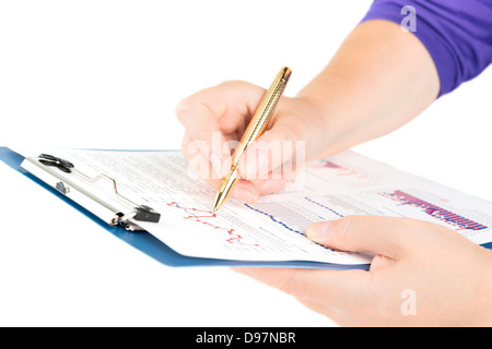 Jahresbericht mit Grafiken und Bleistift zu analysieren Stockfoto