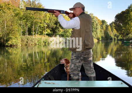 Jäger im Boot Stockfoto