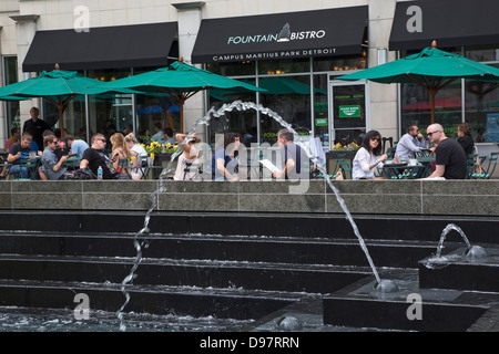 Detroit, Michigan - The Fountain-Bistro-Restaurant im Campus Martius Park im Zentrum von Detroit Finanzviertel. Stockfoto