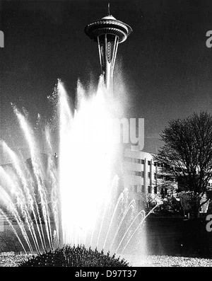 Dieses Foto zeigt den International Fountain auf der Century 21 Ausstellung in Seattle, Washington, während der Weltausstellung 1962. Der Brunnen ist ein Wahrzeichen des Seattle Center. Stockfoto