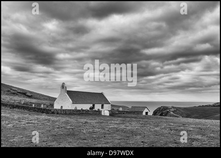 MWNT Kirche West wales mono Landschaft Wolken Stockfoto