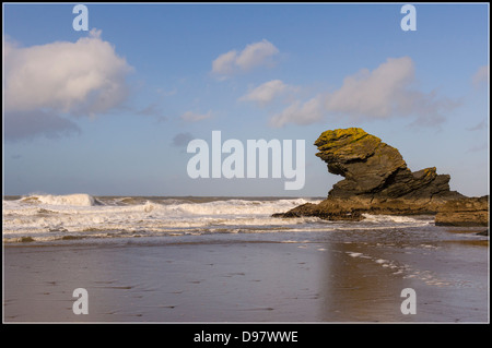 Carreg Bicca, Llangrannog, West Wales, Ceredigion, Strand, Wellen Sand Küstenpfad Bucht Urdd Wolken Meer Stockfoto