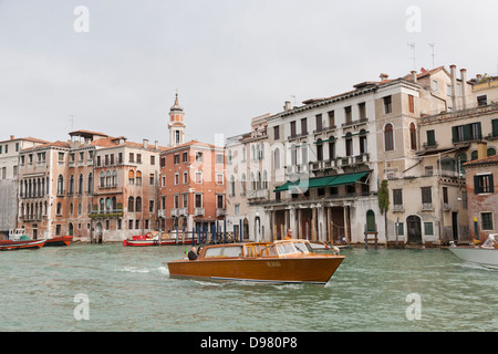 Wassertaxi, Canale Grande, Venedig, Italien Stockfoto