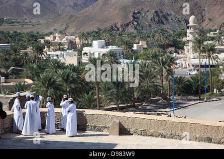 Stadt-Panorama von Bahl aus der Festung zu sehen. Die Oase Stadt Bahla ist eines der ältesten König Dörfer des Oman. Stockfoto