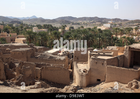 Stadt-Panorama von Bahl aus der Festung zu sehen. Die Oase Stadt Bahla ist eines der ältesten König Dörfer des Oman. Stockfoto