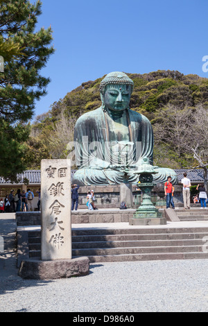 Große Bronze Buddha-Statue. Als der Buddha Amida Buddha oder Daibutsu bekannt. Kamakura in der Präfektur Kanagawa, Japan Stockfoto